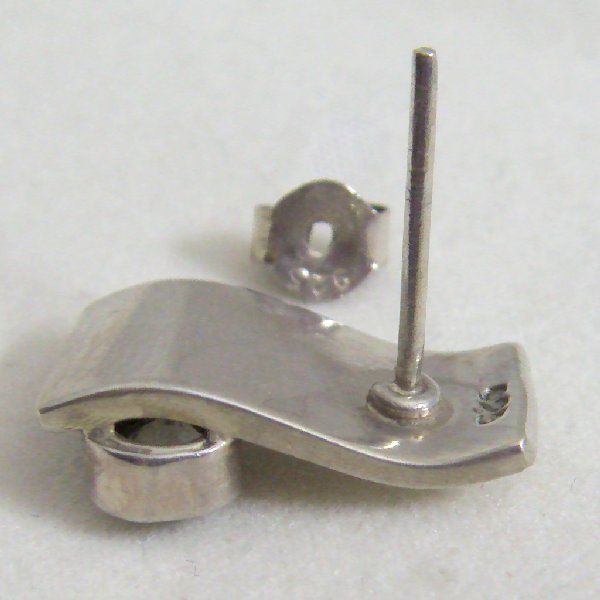 (e1235)Silver earrings rectangular-shaped.
